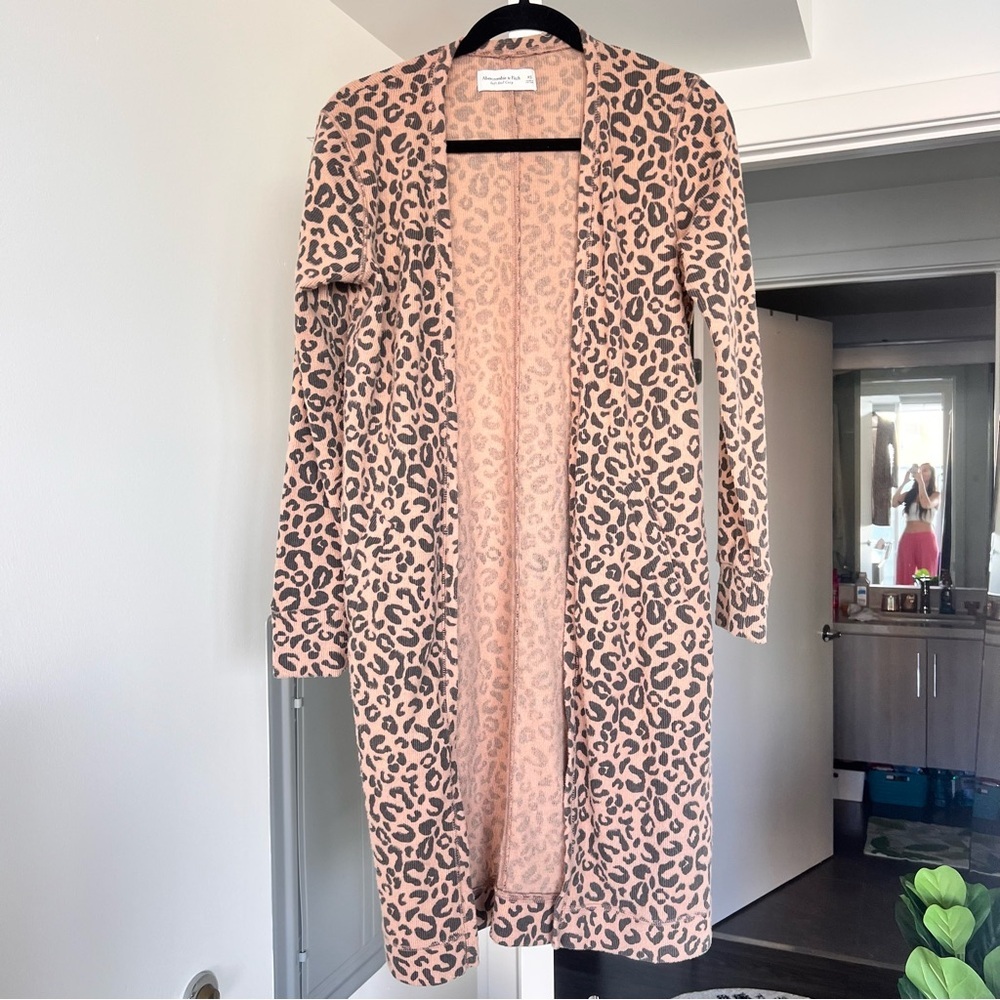 Abercrombie & Fitch Soft A&F Cozy Leopard Print Long Line Open Front Cardigan-XS